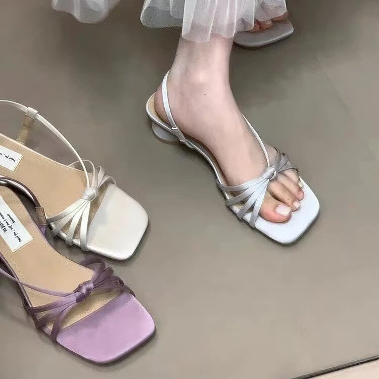 温柔风法式气质细带粗跟时装凉鞋女2025年新款方头露趾低跟罗马鞋