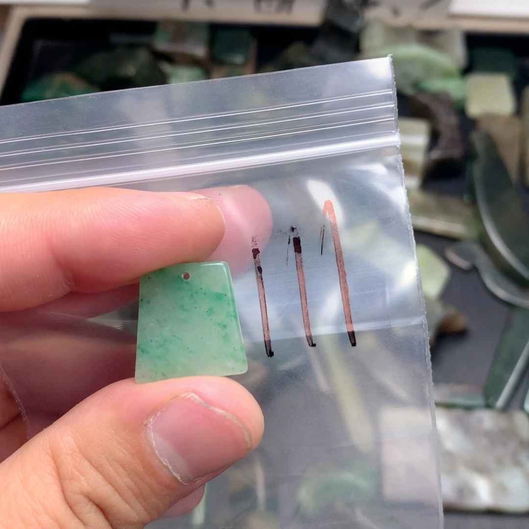 V***独山玉未镶嵌吊坠(不含链)