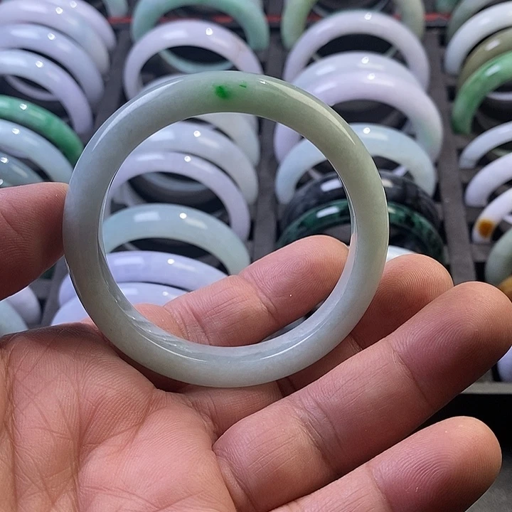 翡翠未镶嵌手镯12、正