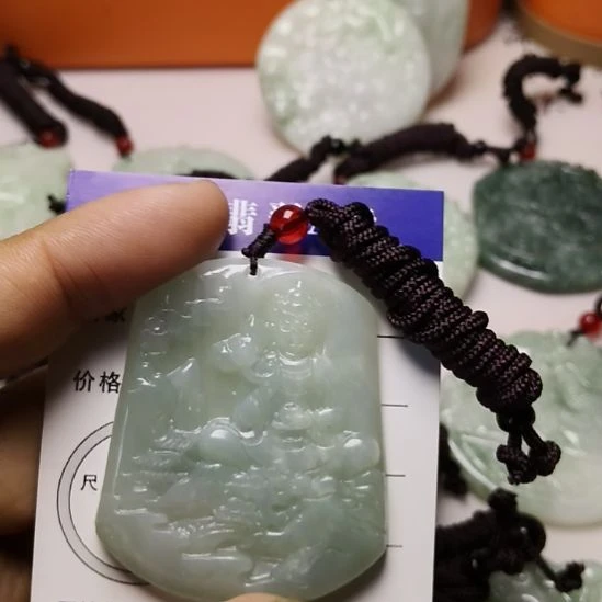 翡翠未镶嵌颈饰挂件