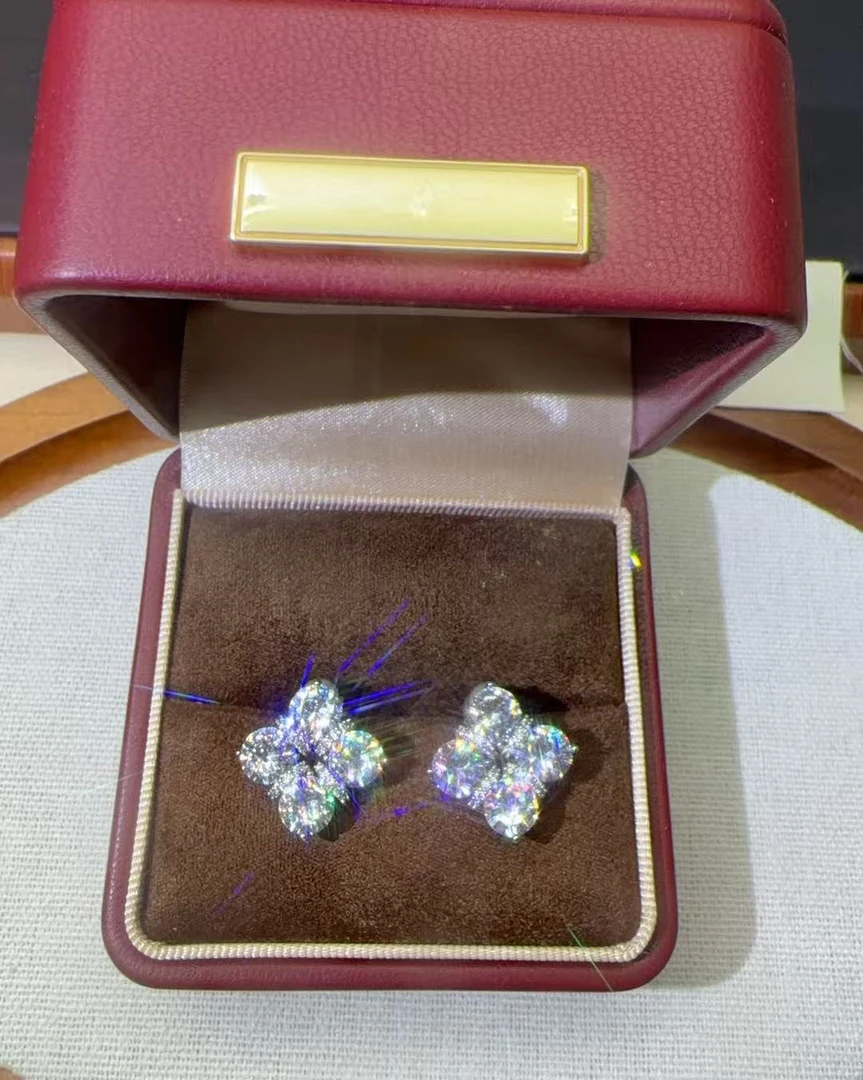 炫璨高奢 精致时尚简约高级轻奢满钻豪镶四叶花耳钉