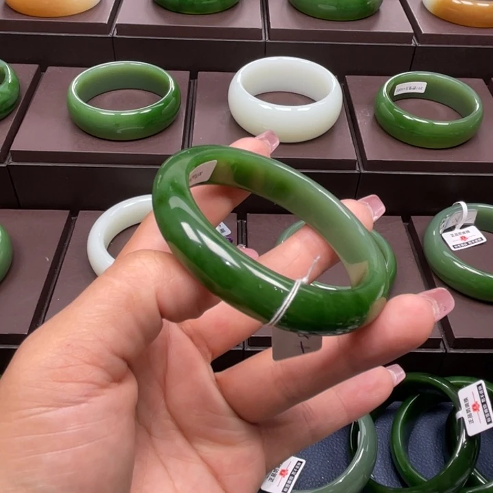 和田玉（碧玉）未镶嵌手镯