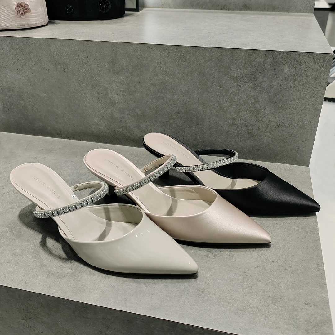 小ck春夏新款亮水钻时尚一字带包头半拖鞋女外穿尖头高跟穆勒拖鞋