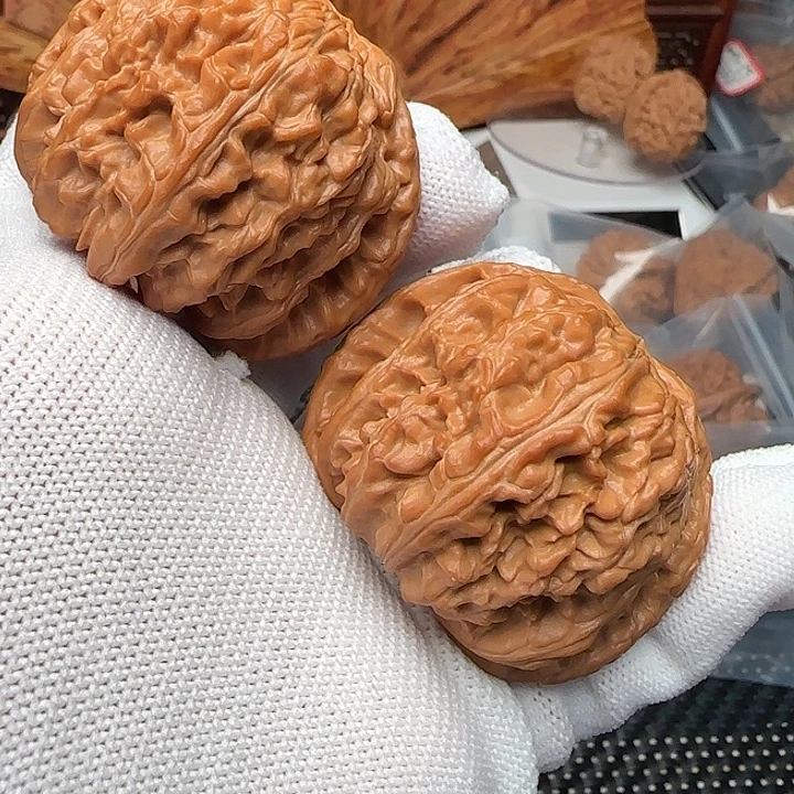 文玩核桃吊坠白狮子47➕