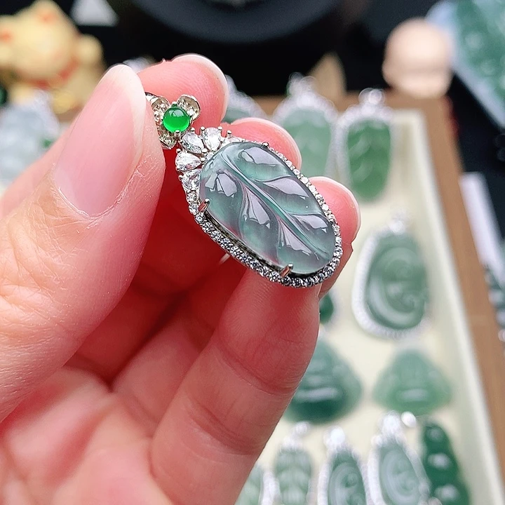 颈饰银S925镶嵌翡翠吊坠