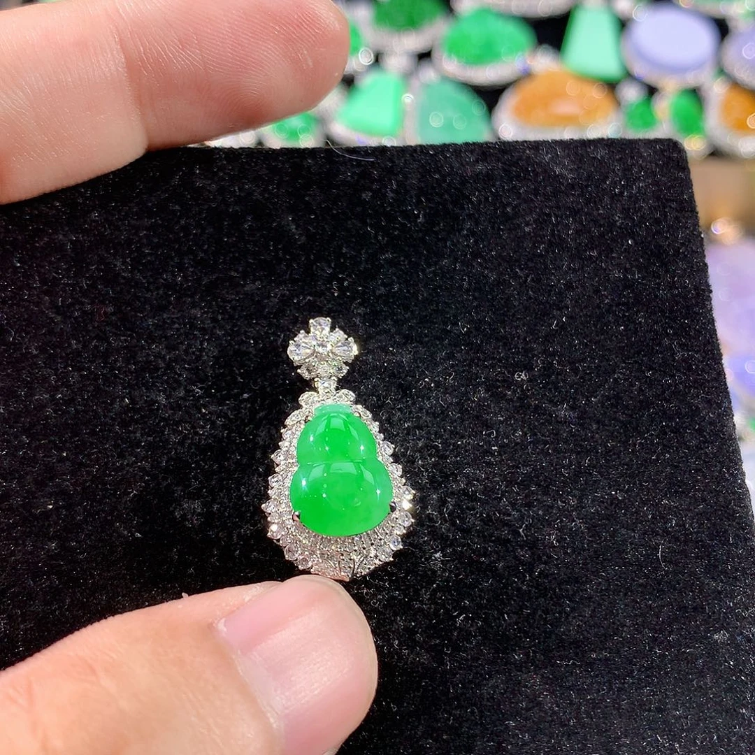 翡翠18K金镶嵌颈饰