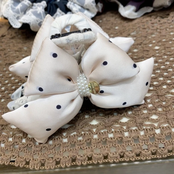 A43杏色波点蝴蝶结大抓夹