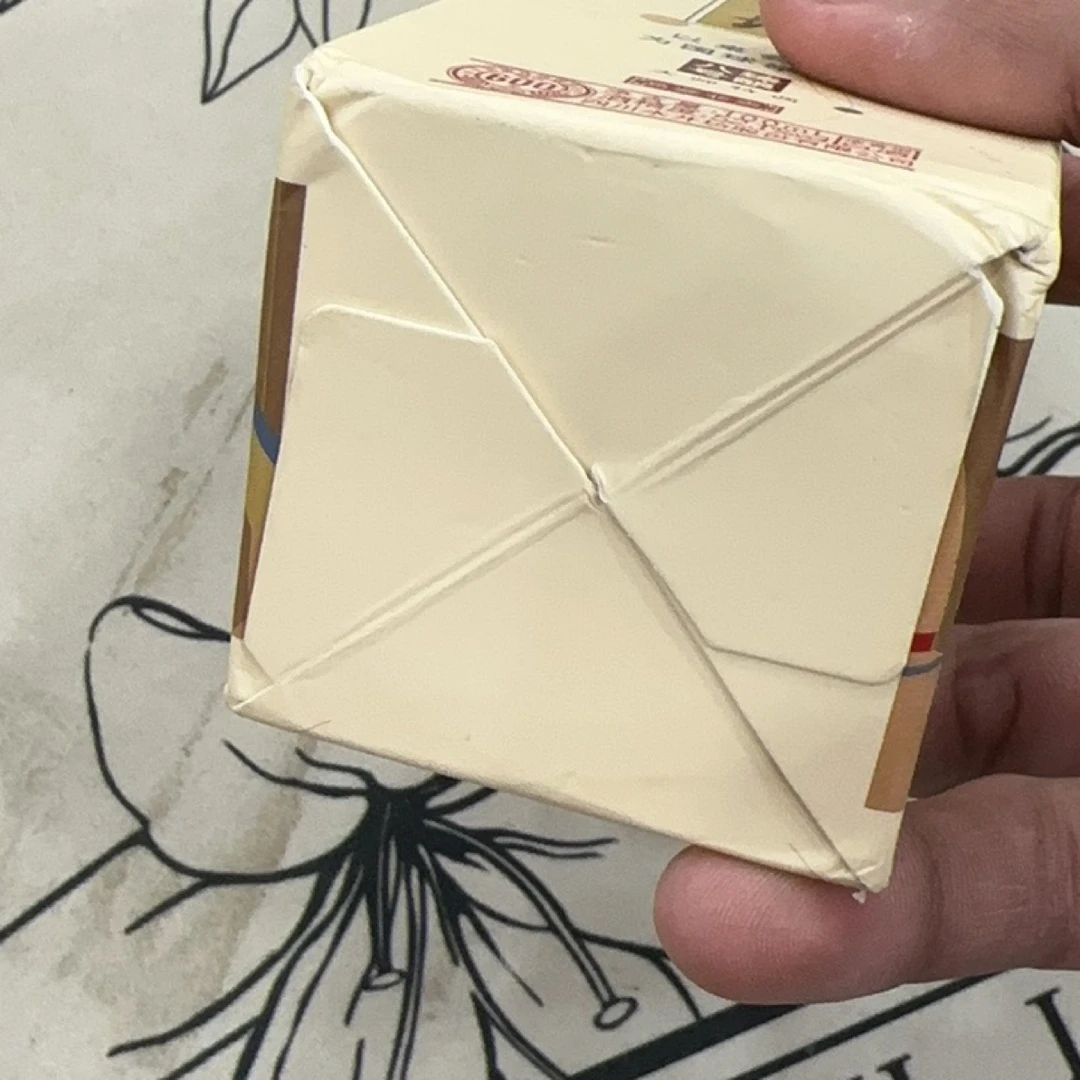 微微有些瑕疵，不介意的拍，原箱原件，白色纸盒子