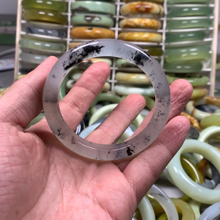 蛇纹石玉手镯未镶嵌李