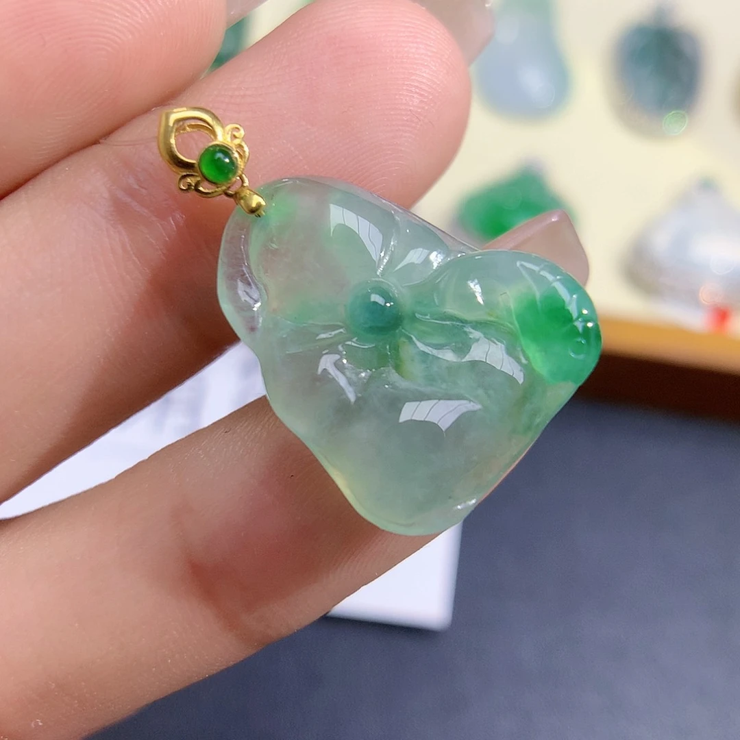 翡翠颈饰18K金镶嵌荷叶鱼