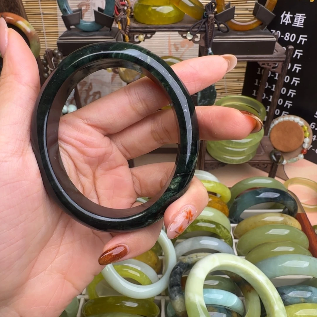 冬***岫玉未镶嵌手镯默认微瑕无科技