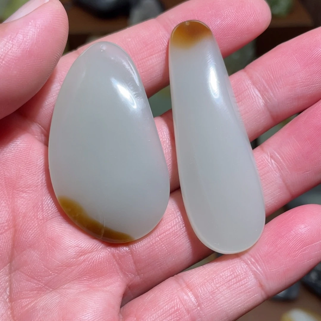 沈***扬和田玉未镶嵌颈饰