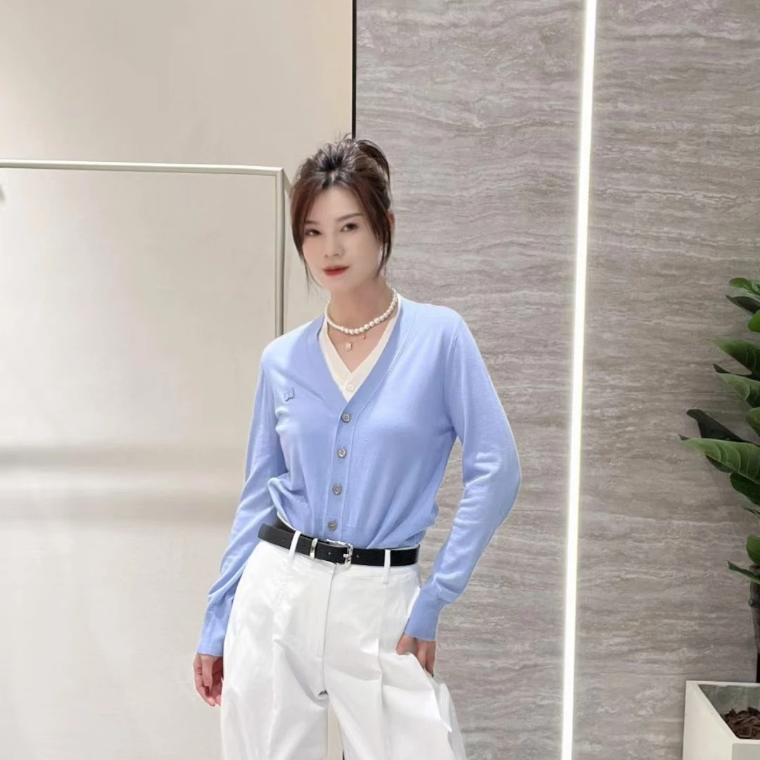 通用短款V领毛针织衫