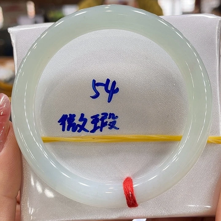 翡翠手镯未镶嵌翡翠手镯