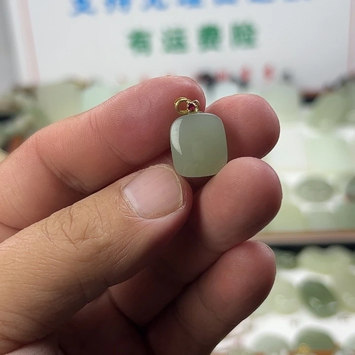 颈饰未镶嵌和田玉
