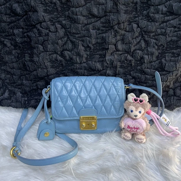 95新 MIU MIU/缪缪 缪缪冰川蓝菱格纹个油蜡皮小邮差单肩斜挎包