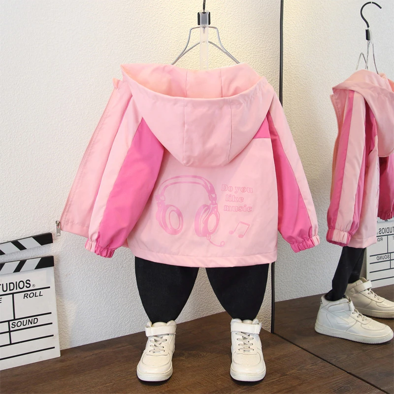 女童秋季新款时尚风衣连帽外套男童帅气拼色耳机字母印花夹克服潮