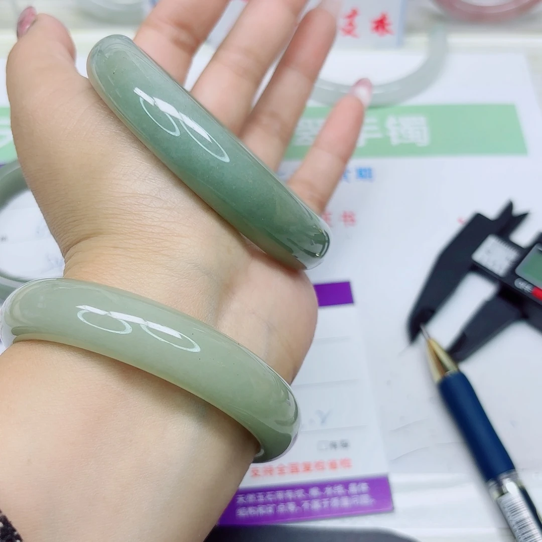 石英质玉未镶嵌手镯63/6261
