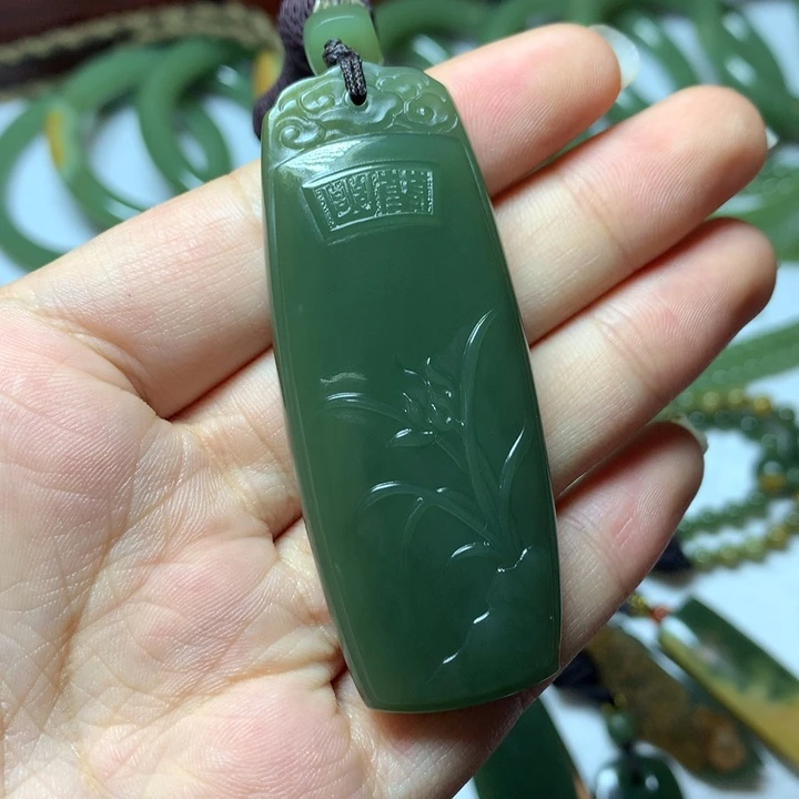 冬***阳岫岩河磨玉（透闪石质玉）未镶嵌颈饰