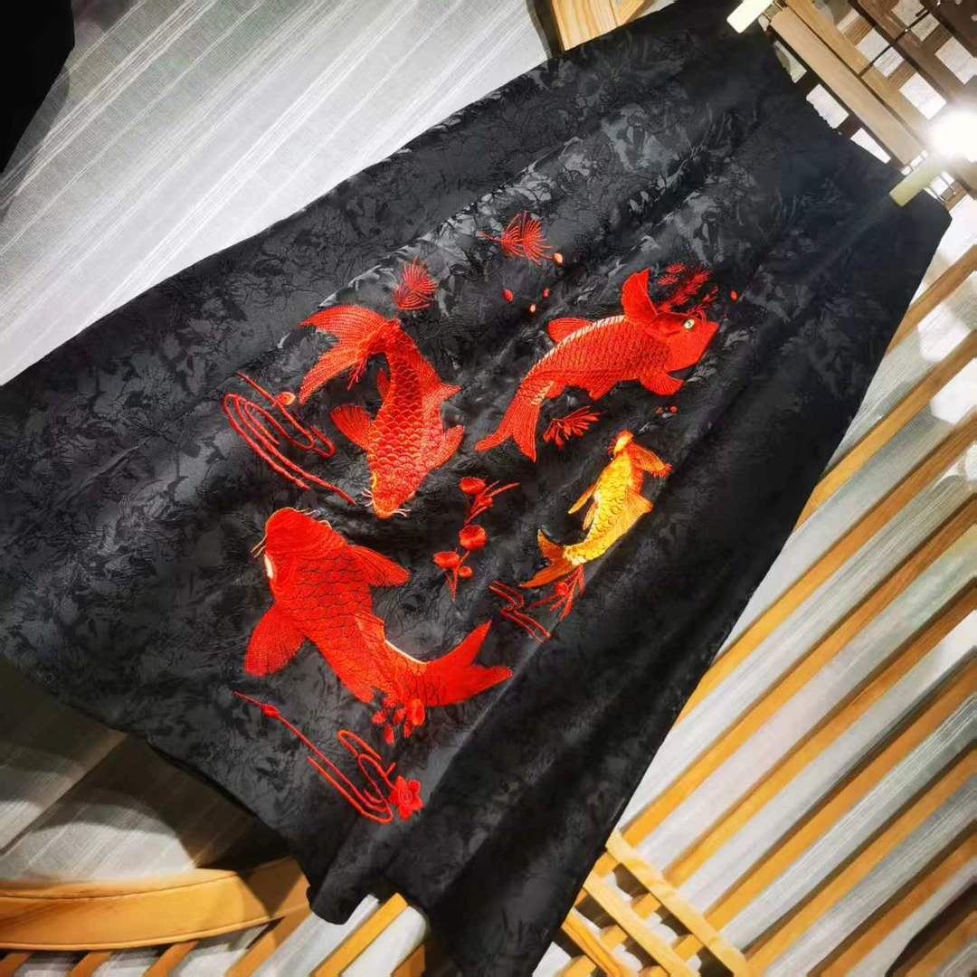 凤徕兮私人定制黑色提花暗纹底红鱼刺绣半松紧半身裙（LK031-10）