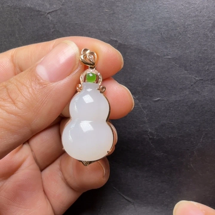 和田玉18K金镶嵌颈饰