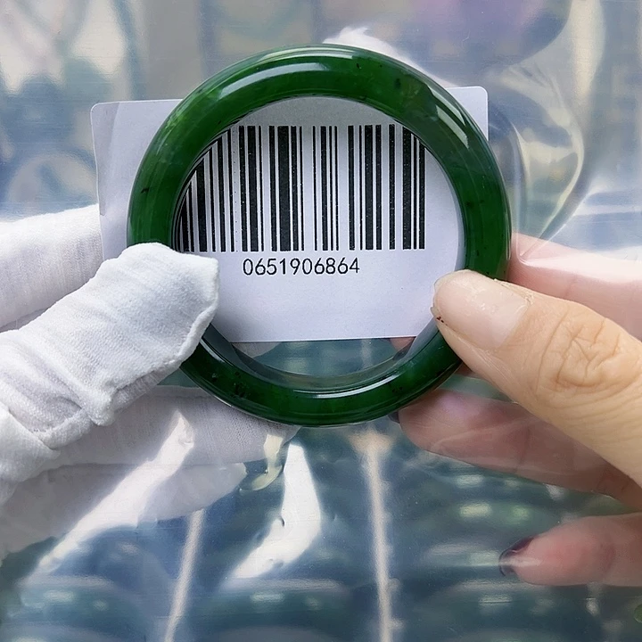 和田玉未镶嵌手镯包容56