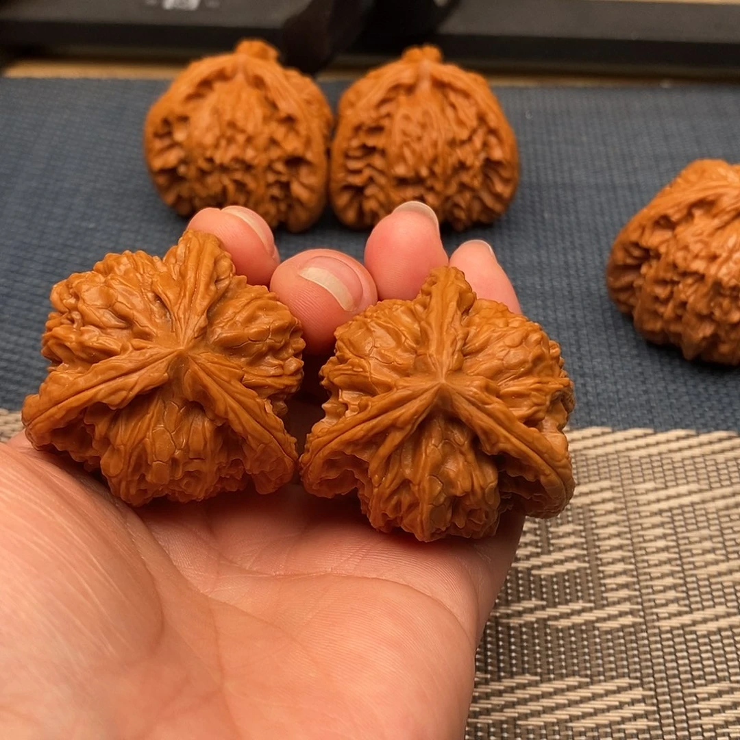 我***谁文玩核桃吊坠三棱