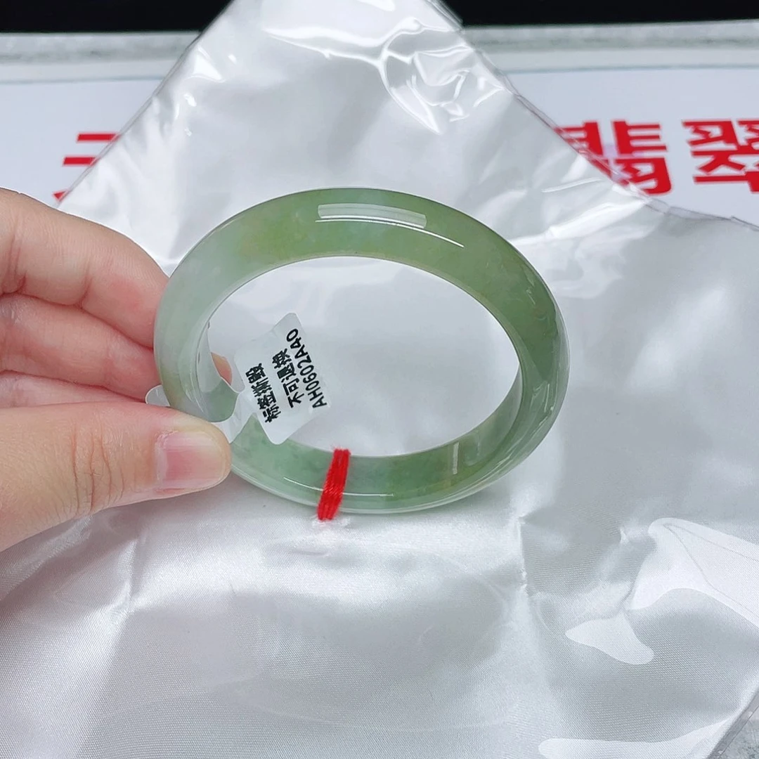 翡翠手镯未镶嵌正57