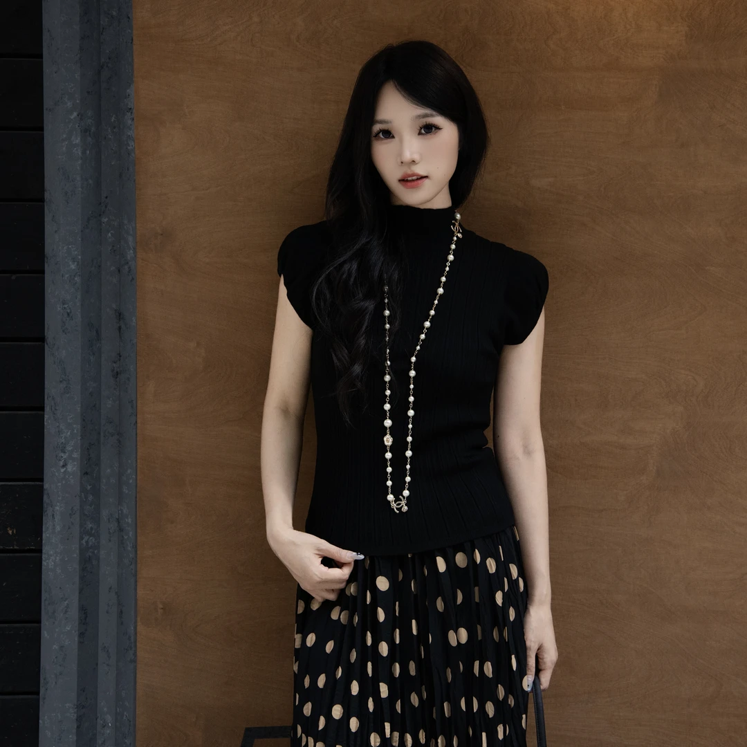 玛丝恩迪新款小高领时尚气质纯色百搭修身70186上衣黑色显瘦无袖