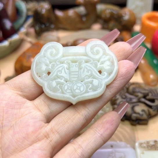 未镶嵌蛇纹石玉颈饰