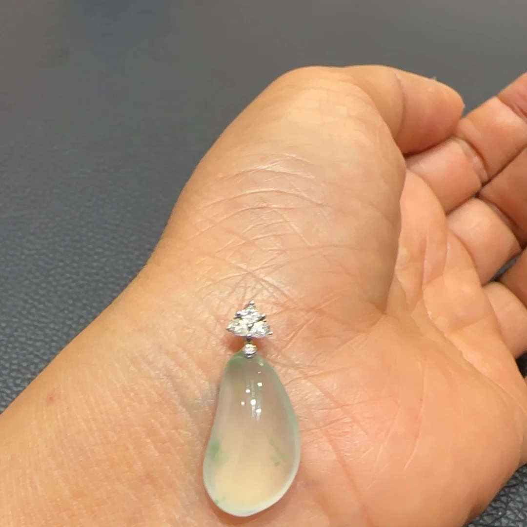 翡翠18K金镶嵌颈饰金丝翠瓜