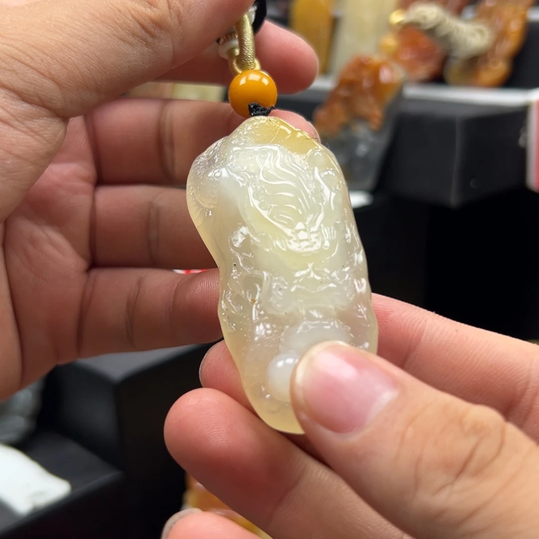 未镶嵌石英质玉（黄龙玉）黄龙玉