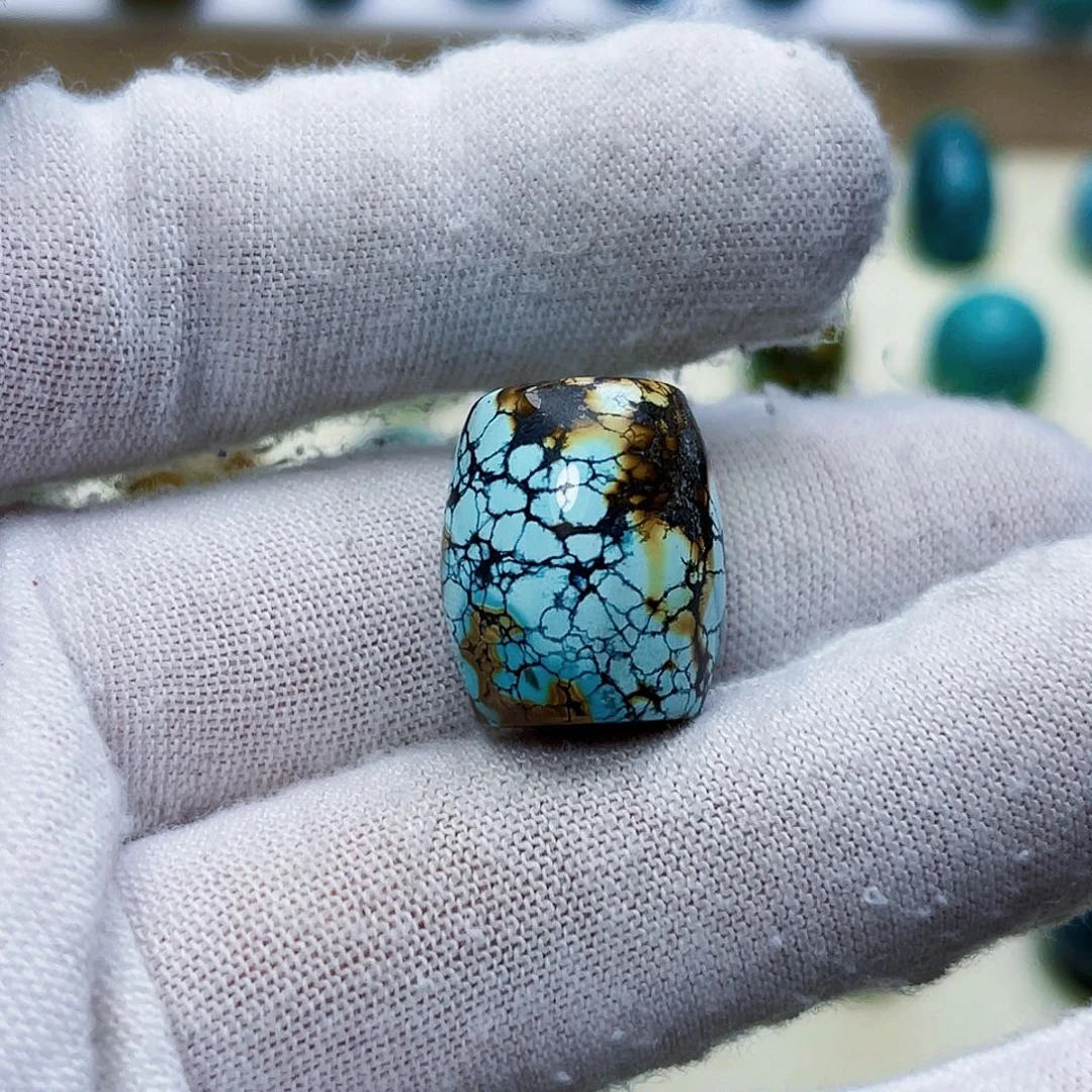 绿松石未镶嵌颈饰