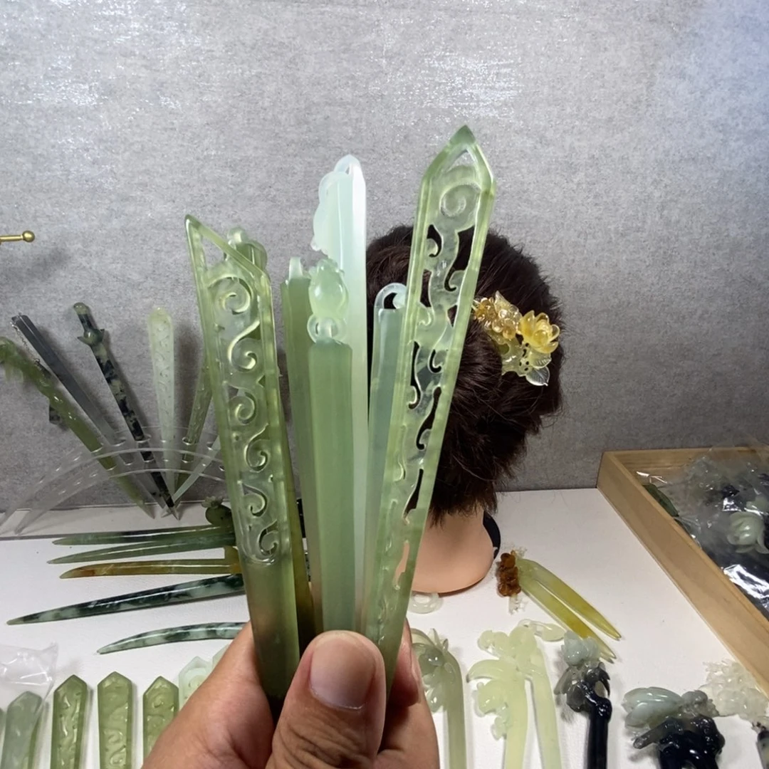 颜***默合金蛇纹石玉发饰