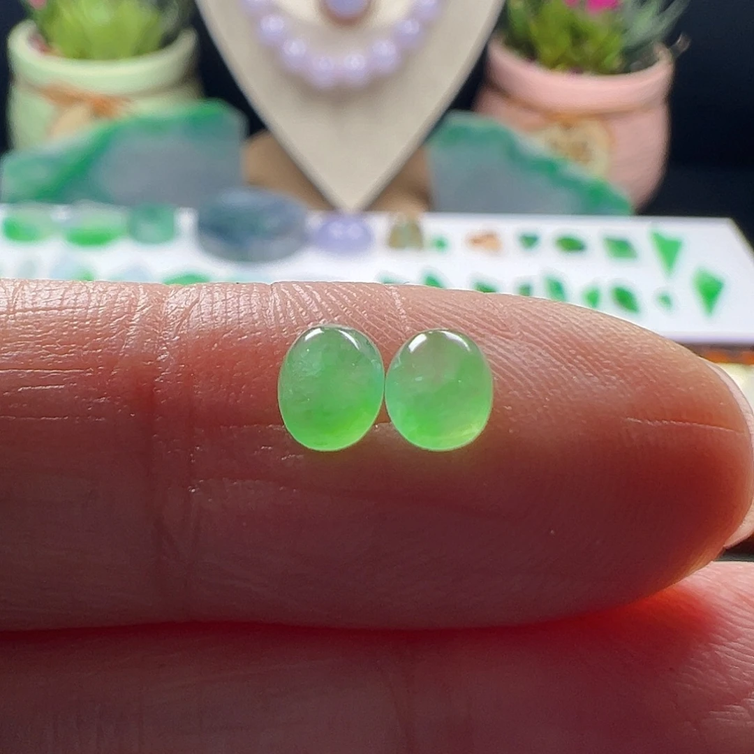 未***翡翠未镶嵌颈饰翡翠小蛋面