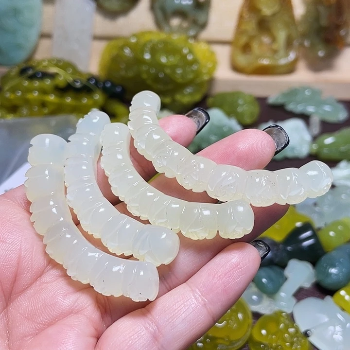 情***浅蛇纹石玉合金颈饰