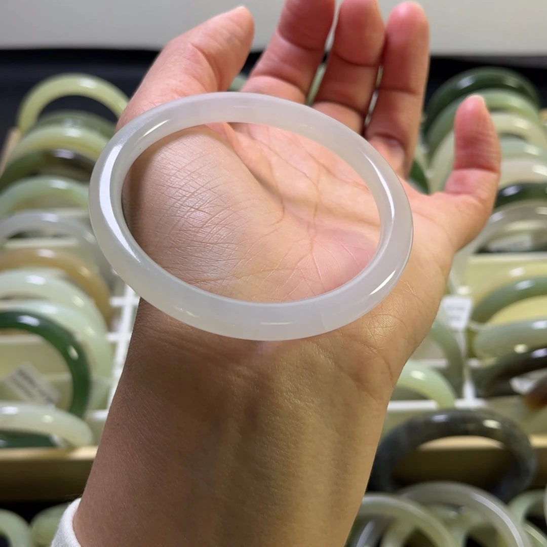 和田玉未镶嵌手镯59有纹