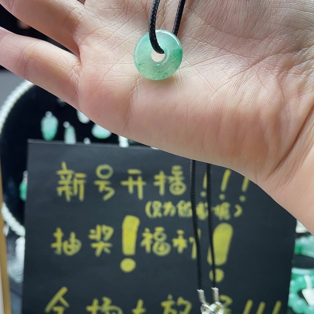 趴***鱼石英质玉（非洲翠）未镶嵌手串