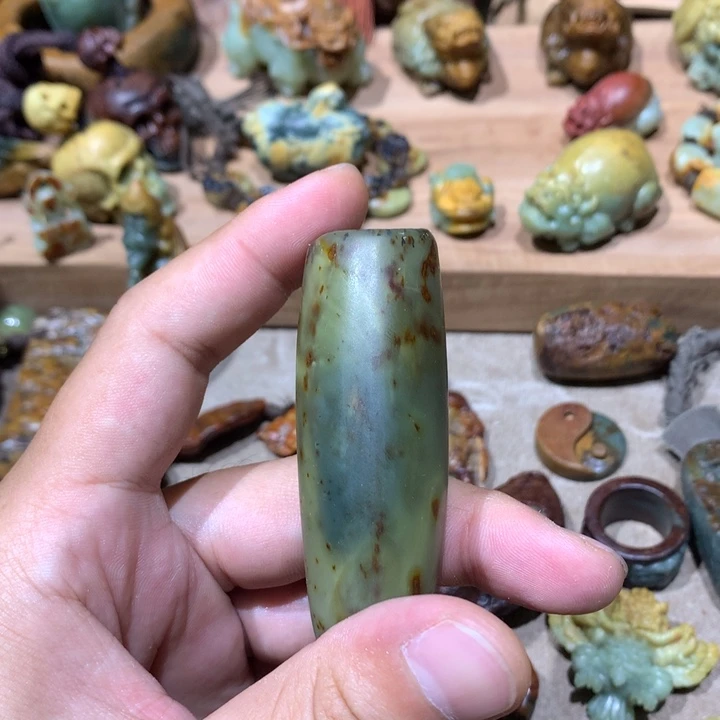 未镶嵌岫岩河磨玉（透闪石质玉）挂件