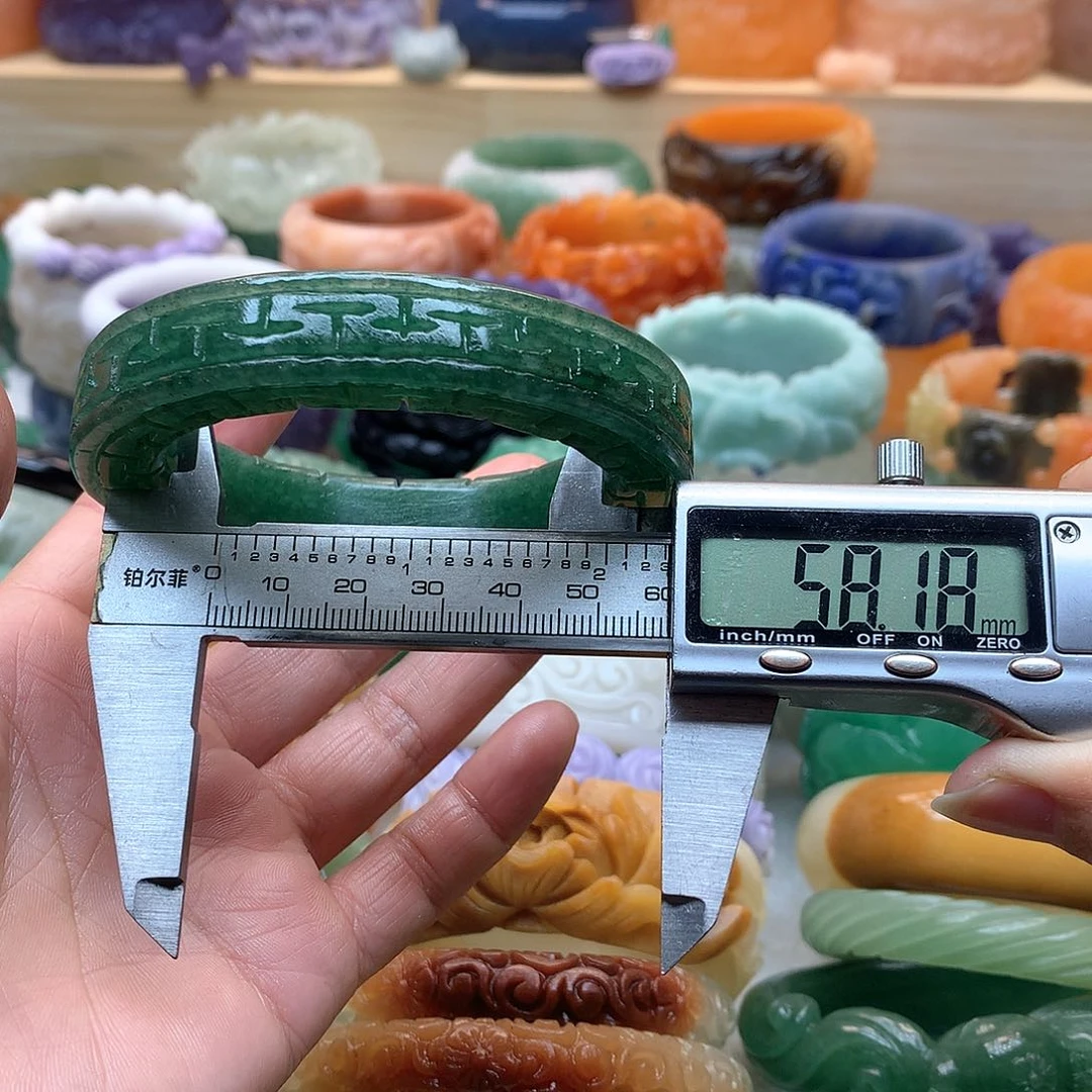 未镶嵌手镯石英质玉