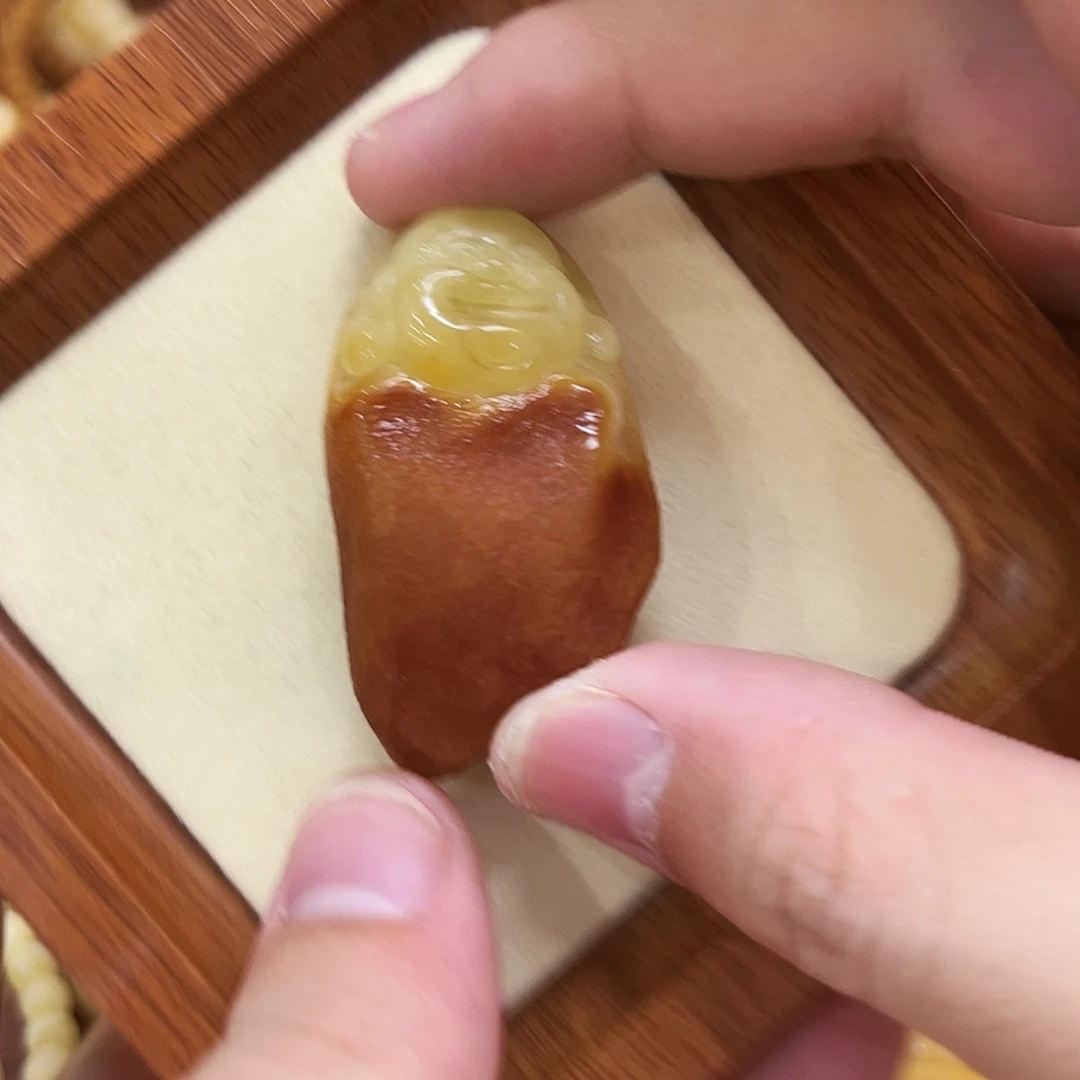 蜜蜡未镶嵌珠宝奇石