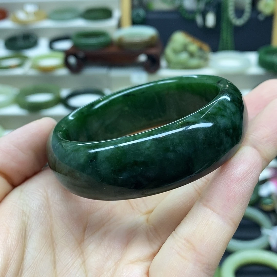 和田玉（碧玉）未镶嵌手镯