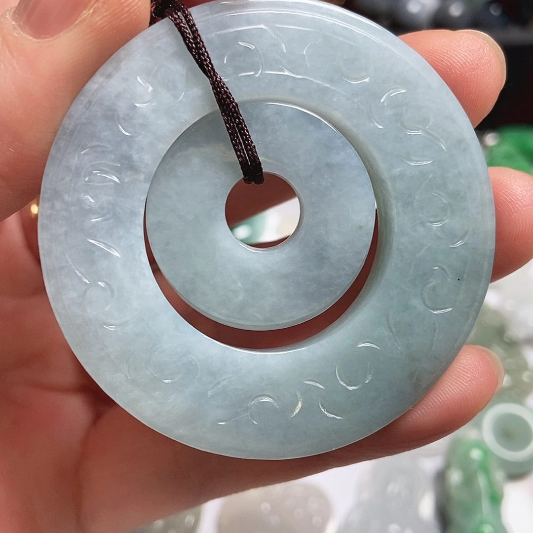翡翠未镶嵌颈饰环环相扣