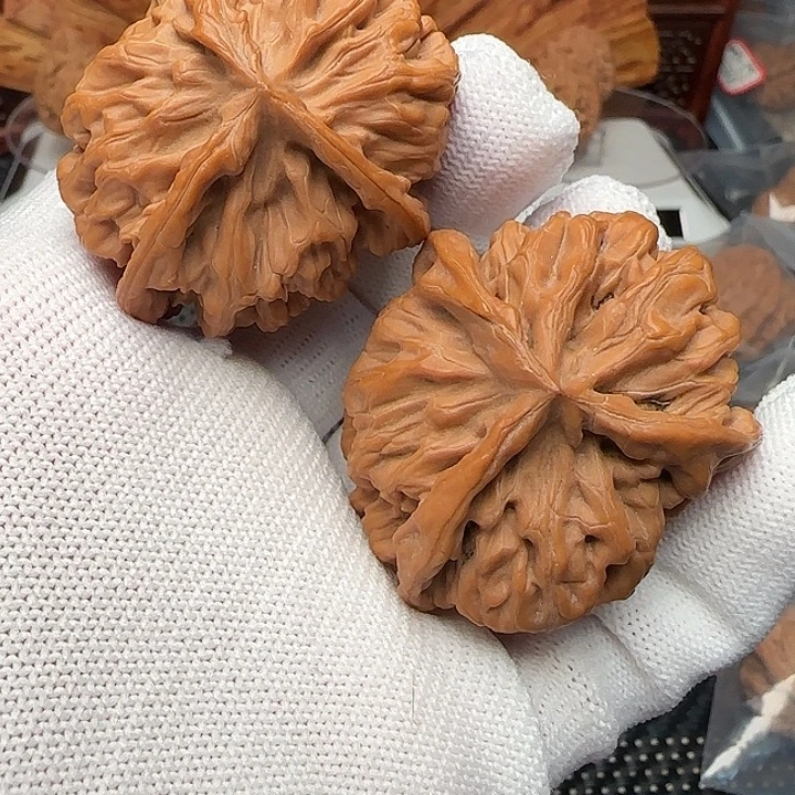 吊坠文玩核桃全品货透帝王三棱异形～怀抱子