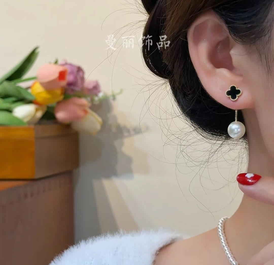 铜合金耳饰 2025精致轻奢午夜黑四叶花灵动珠耳钉