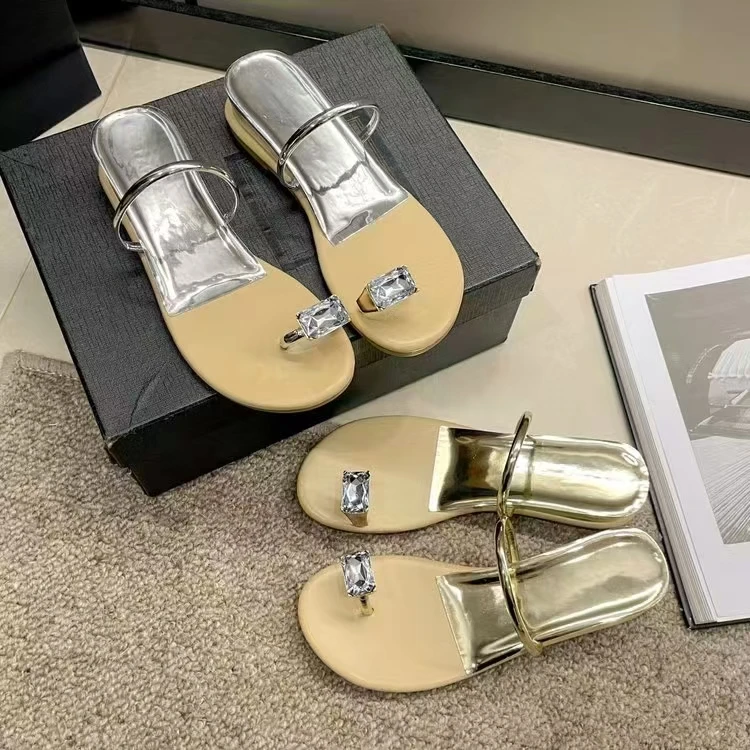2025新款夏季通勤鸽子蛋凉鞋法式平底高级感水钻套趾凉拖鞋女