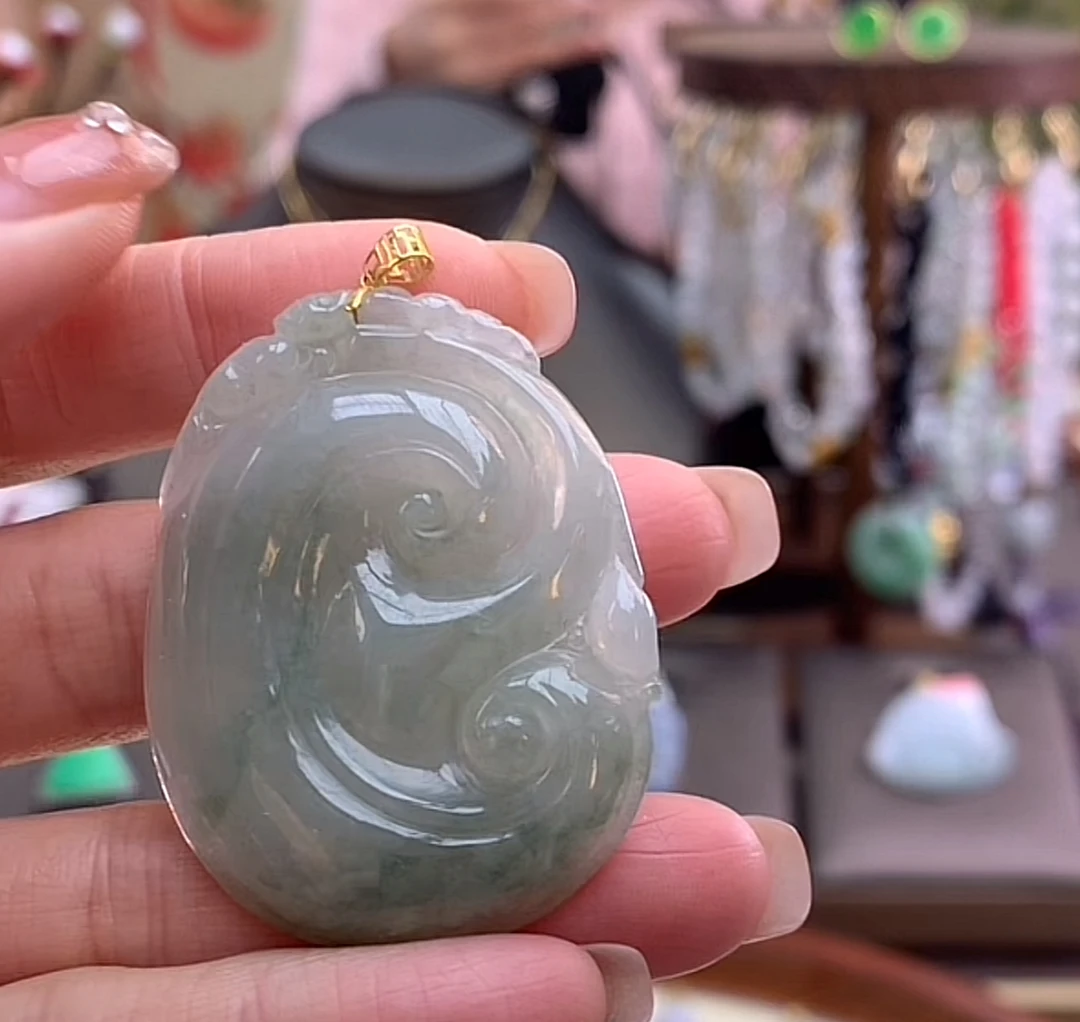 天然a货翡翠吊坠