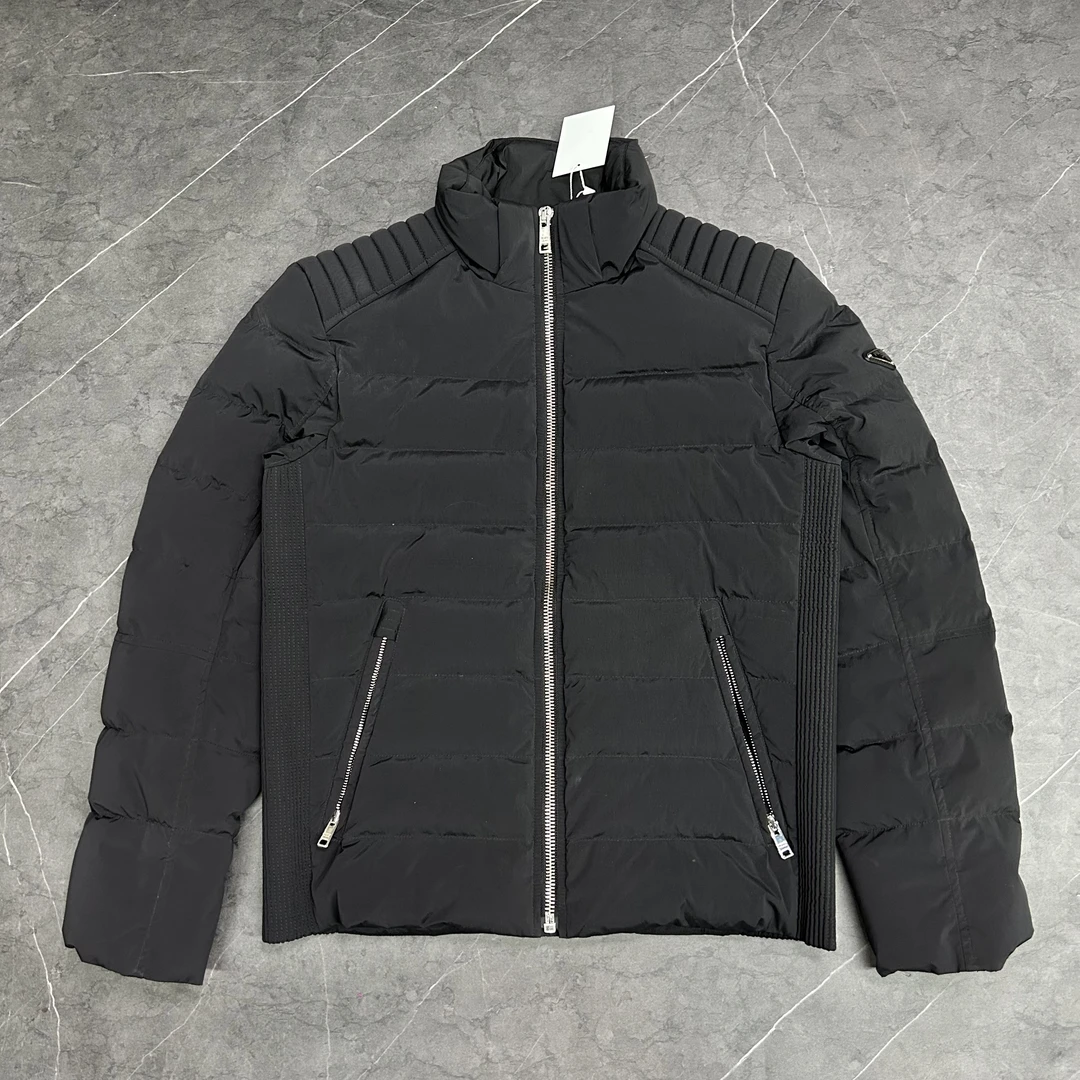 99新 Prada/普拉达 48码 普拉达金属三角标棉服