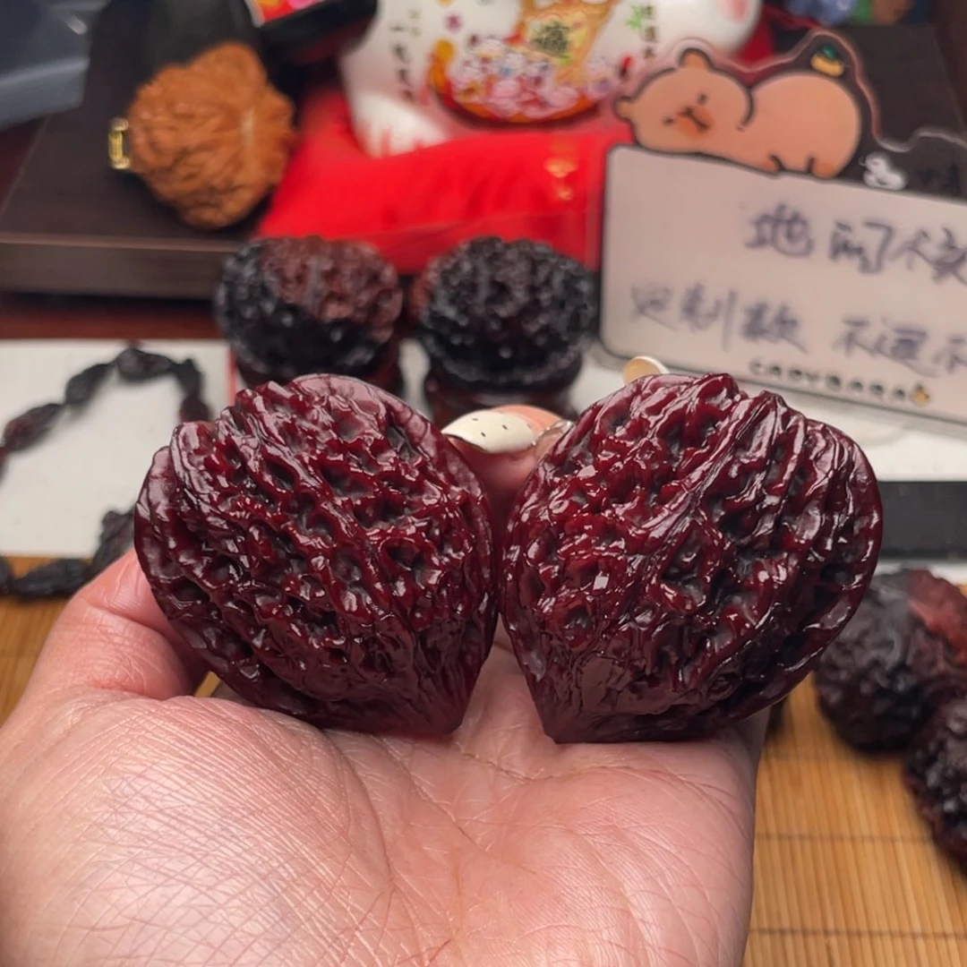 吊坠文玩核桃酒红全红
