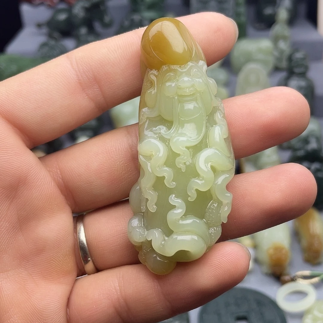 和田玉未镶嵌把件